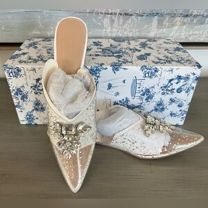 New She Is Cheval by Hayley Paige Custom Skipper Flat